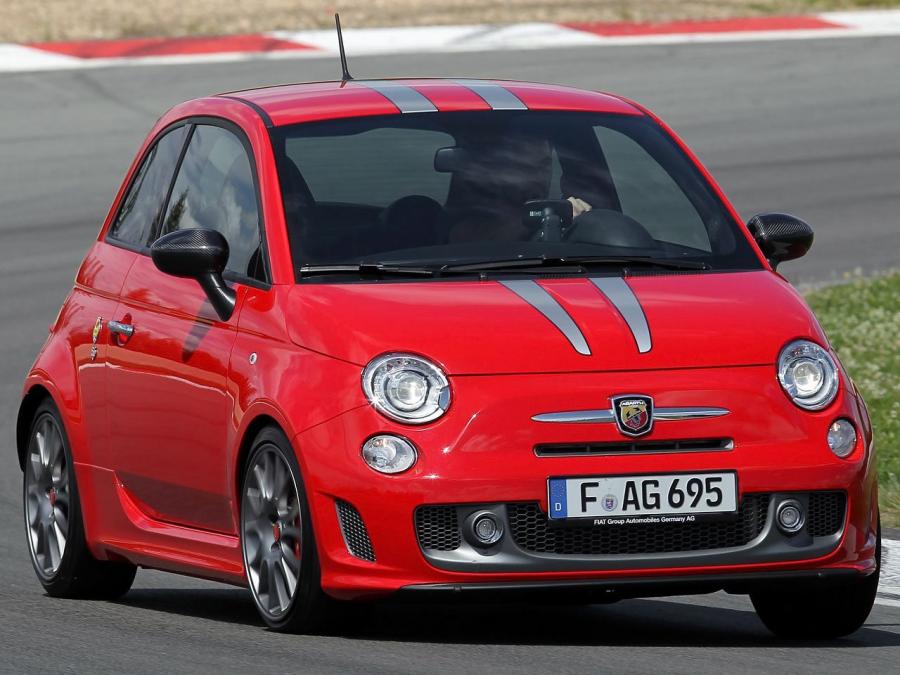  Abarth 695 Tributo Ferrari 2010 года  (фото 7 из 19)